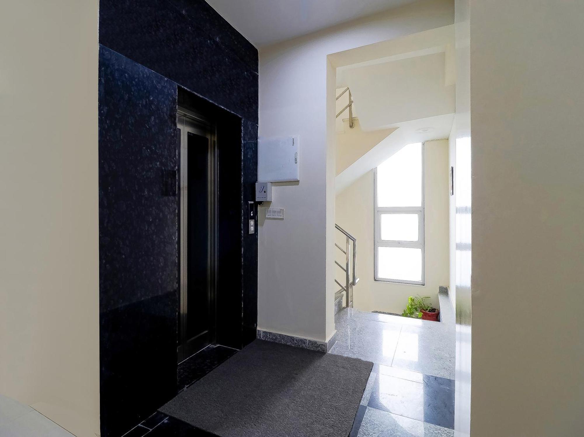 Treebo Rejoice 52 - 3Km From Huda City Metro Station Badshahpur Exterior photo
