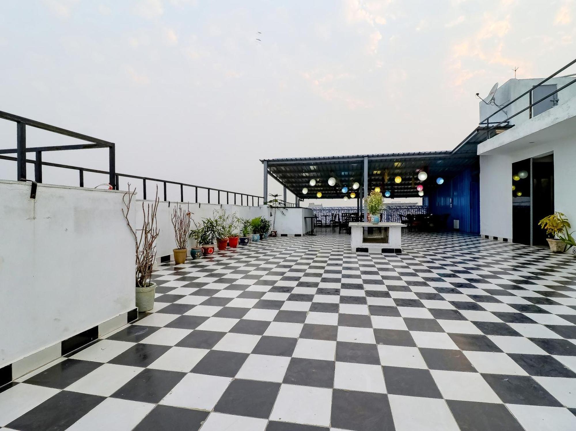 Treebo Rejoice 52 - 3Km From Huda City Metro Station Badshahpur Exterior photo