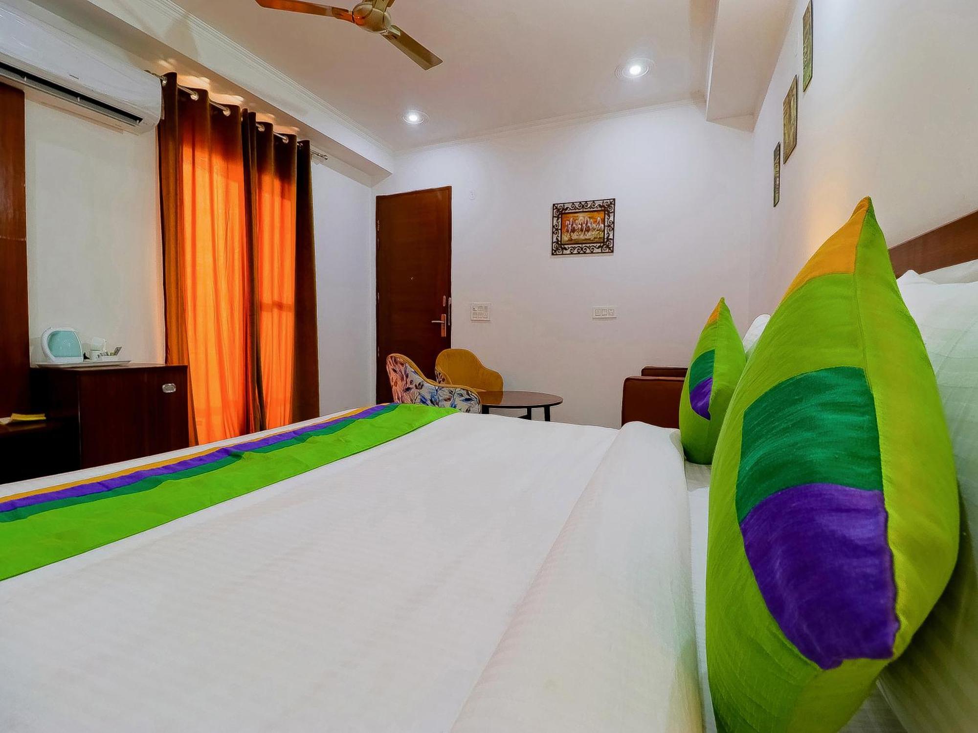 Treebo Rejoice 52 - 3Km From Huda City Metro Station Badshahpur Exterior photo