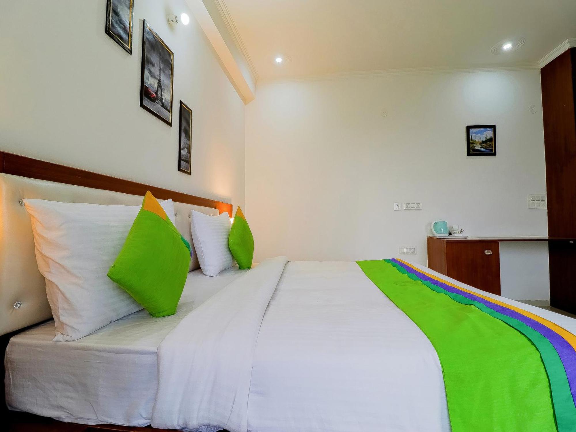 Treebo Rejoice 52 - 3Km From Huda City Metro Station Badshahpur Exterior photo