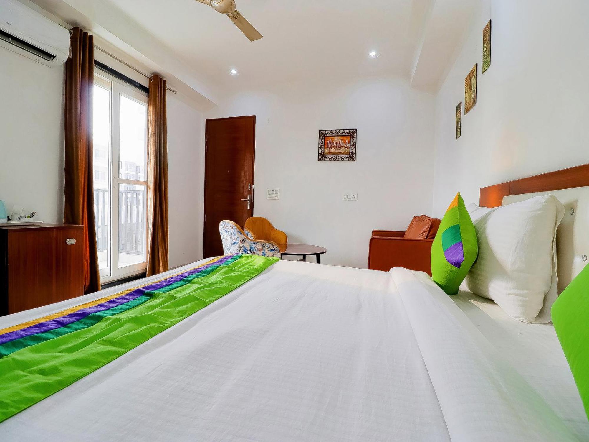 Treebo Rejoice 52 - 3Km From Huda City Metro Station Badshahpur Exterior photo