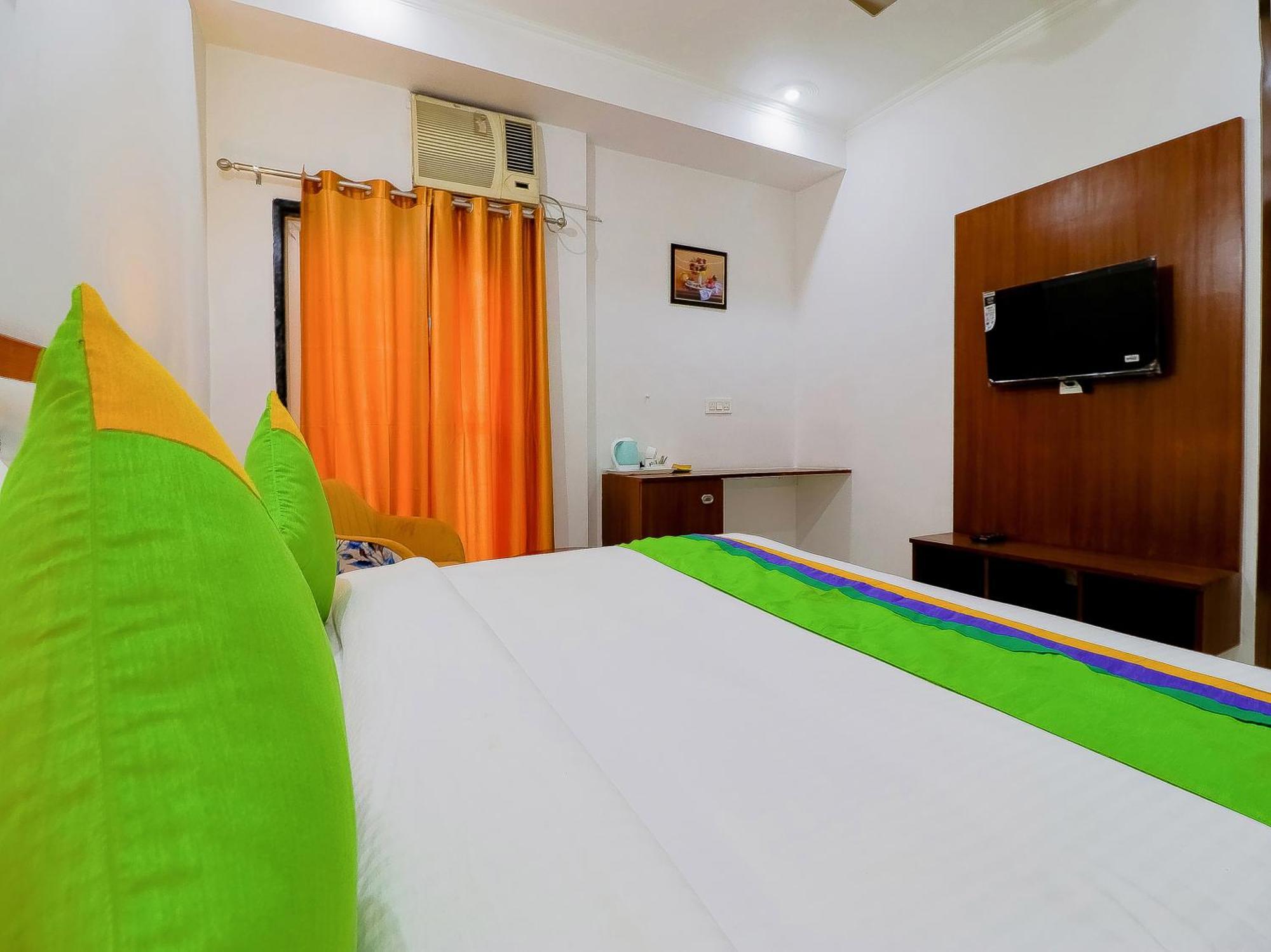 Treebo Rejoice 52 - 3Km From Huda City Metro Station Badshahpur Exterior photo