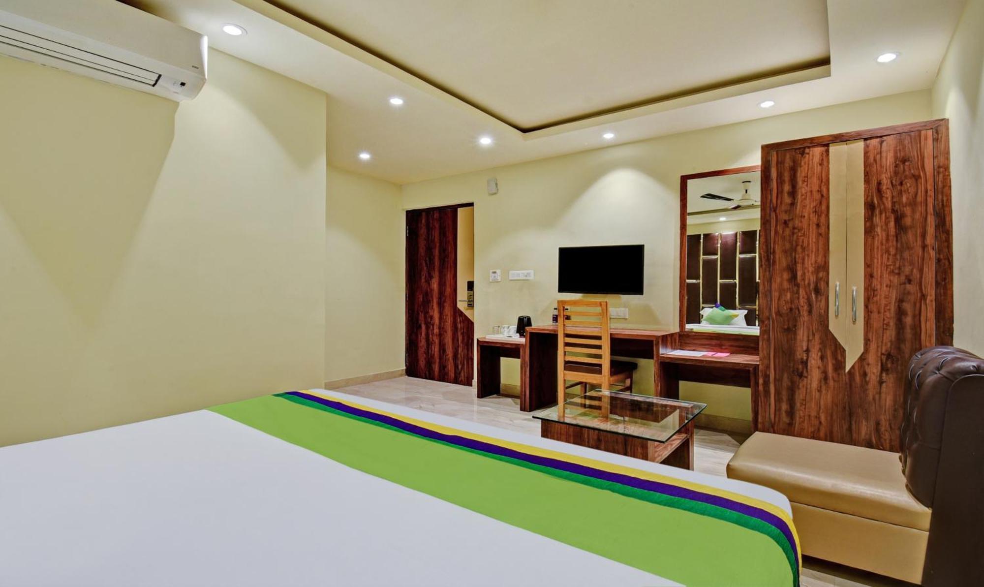 Treebo Rejoice 52 - 3Km From Huda City Metro Station Badshahpur Exterior photo