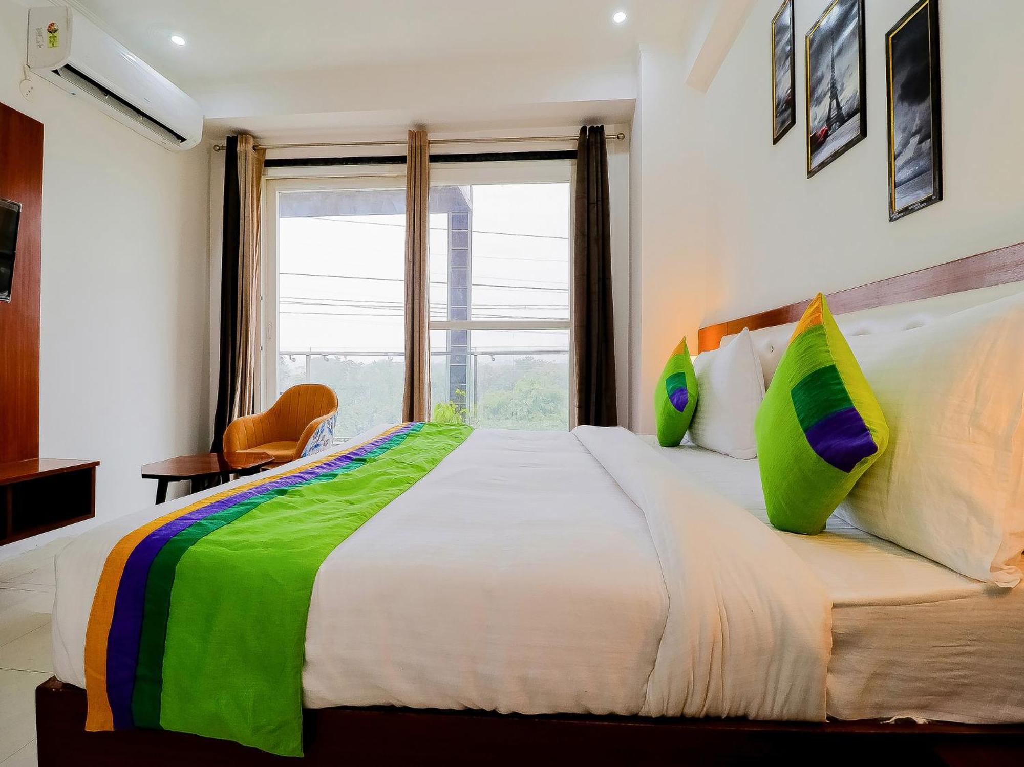 Treebo Rejoice 52 - 3Km From Huda City Metro Station Badshahpur Exterior photo